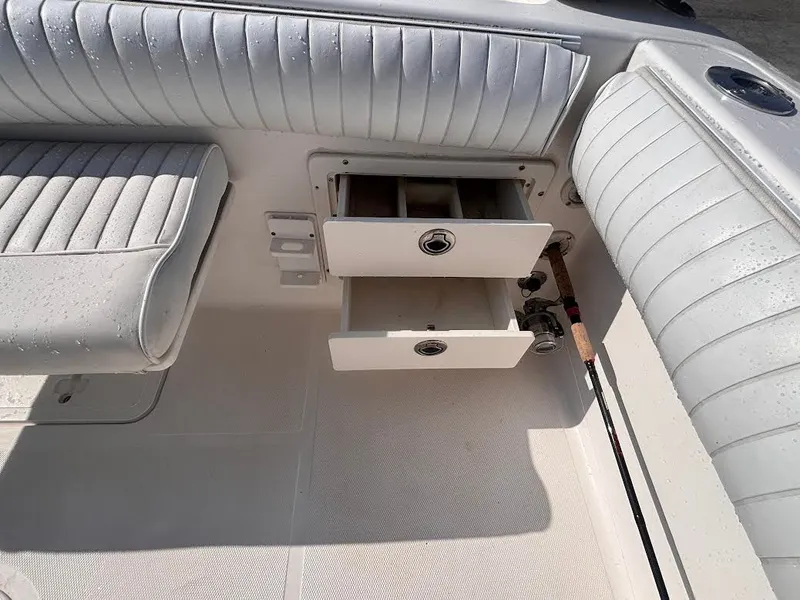 Slide: The Image of Sea Hunt 26 Center Console 2006 - 12