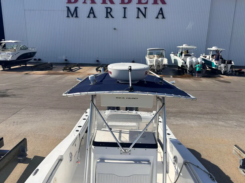 Slide: The Image of Sea Hunt 26 Center Console 2006 - 13