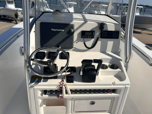 Slide: The Image of Sea Hunt 26 Center Console 2006 - 15