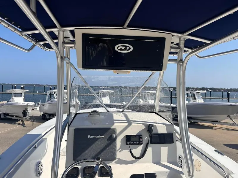 Slide: The Image of Sea Hunt 26 Center Console 2006 - 6