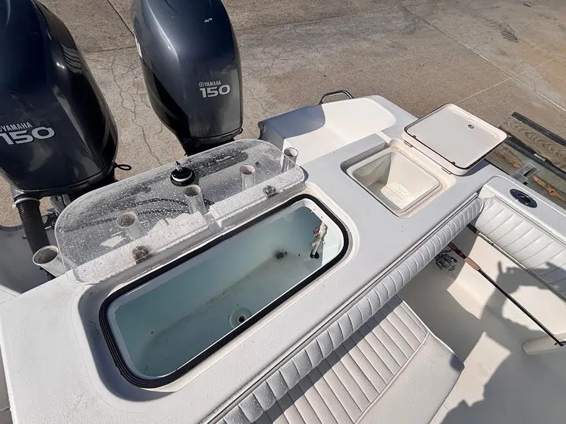 Slide: The Image of Sea Hunt 26 Center Console 2006 - 7