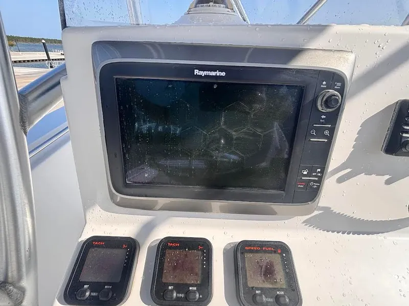 Slide: The Image of Sea Hunt 26 Center Console 2006 - 9