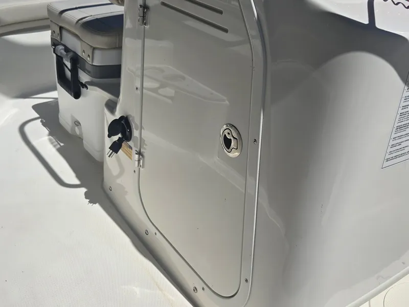 Slide: The Image of Boston Whaler 170 Montauk 2027 - 18