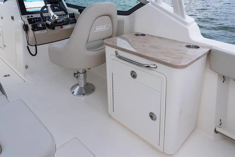 Slide: The Image of 2023-Boston-Whaler-240-Vantage-MarineMax - 84