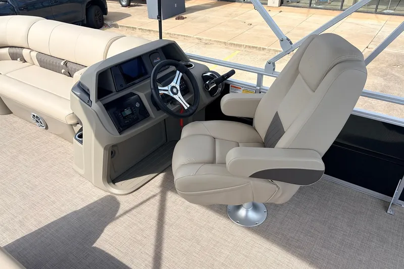 Slide: The Image of 2025 Sun Tracker SportFish 20 DLX boat interior with captain's chair and control console. - 28