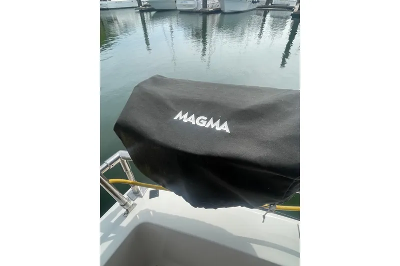 Slide: The Image of 1986 Hi-Star 40 Flybridge with Magma grill cover at marina. - 5