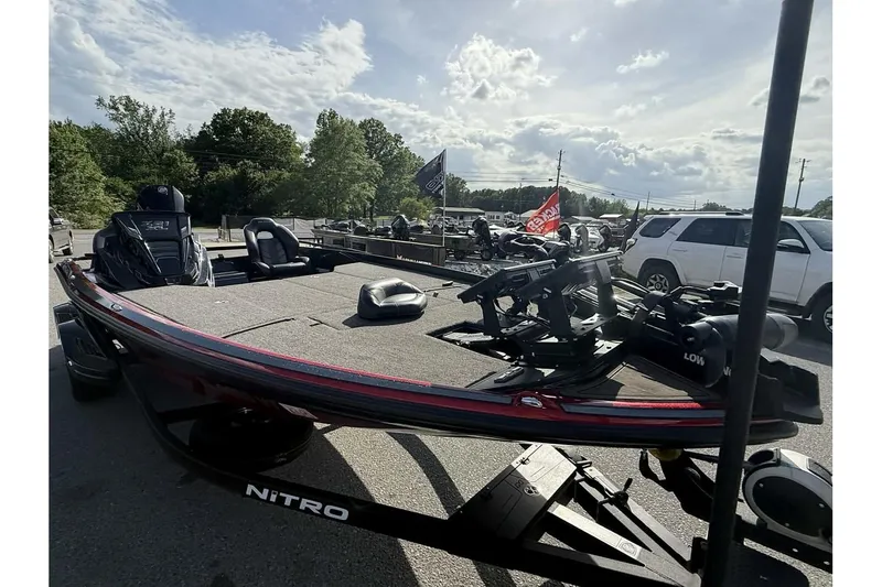 Slide: The Image of 2023 Nitro Z21 XL Pro boat on trailer in parking lot, sunny day. - 7