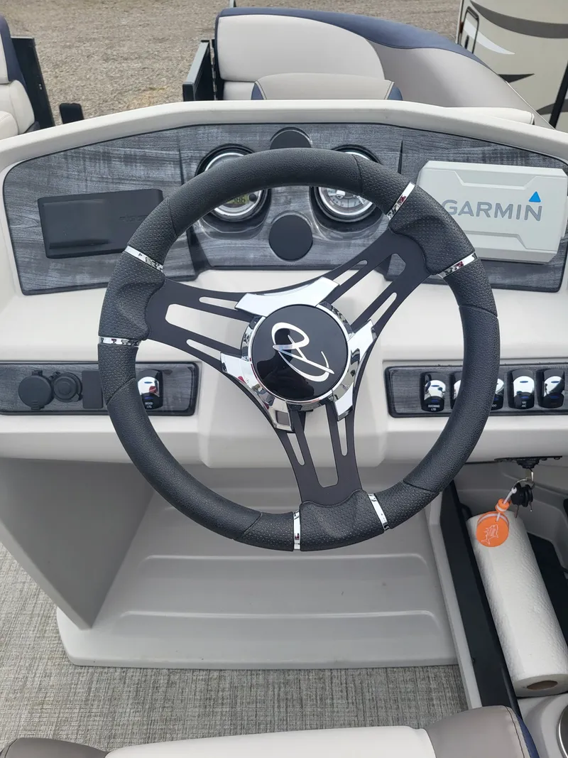 Slide: The Image of Steering wheel of Avalon 2385 LSZ 2023 with Garmin display. - 4