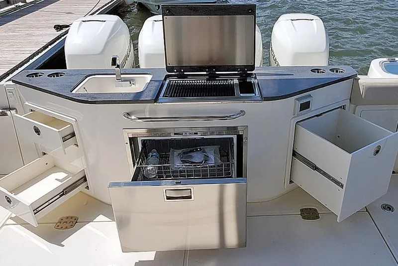 Slide: The Image of 2023-Boston-Whaler-405-Conquest-MarineMax - 48