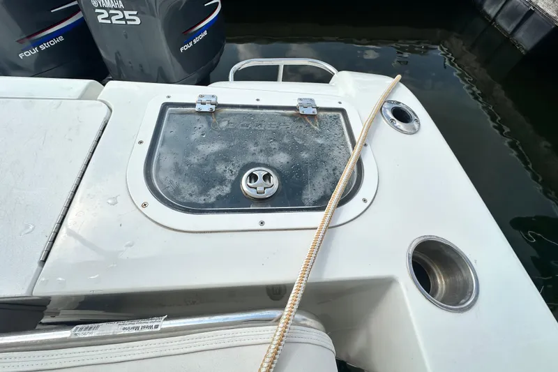 Slide: The Image of 2007 Polar 2700 Walkaround boat deck with Yamaha 225 engines, featuring storage hatch and rope. - 35