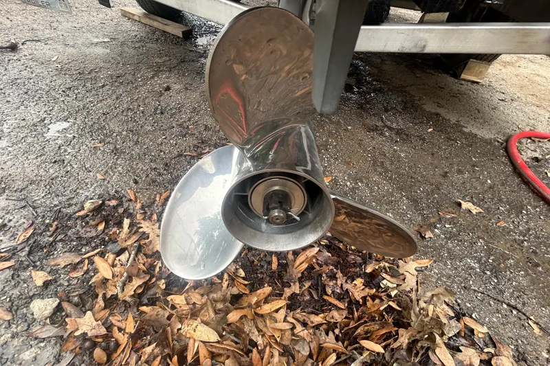 Slide: The Image of Propeller of 2021 Xpress X18PFC boat on ground with fallen leaves. - 13