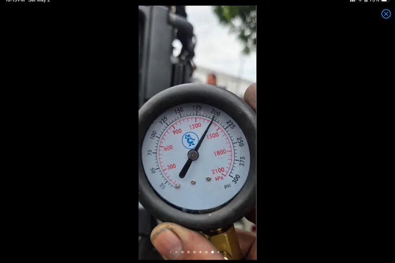 Slide: The Image of Pressure gauge displaying psi and kPa readings, held by a hand. Xpress H18, 2014 model. - 20