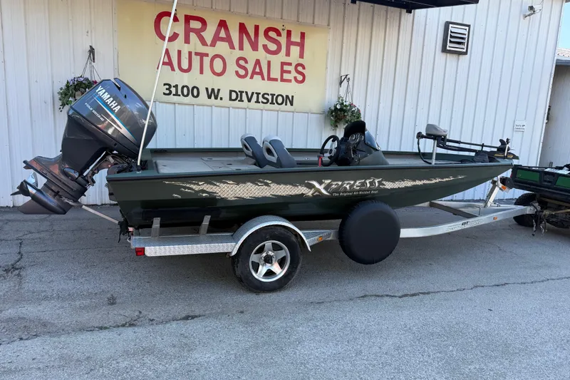 Slide: The Image of 2014 Xpress H18 boat with Yamaha motor at Cransh Auto Sales. - 9