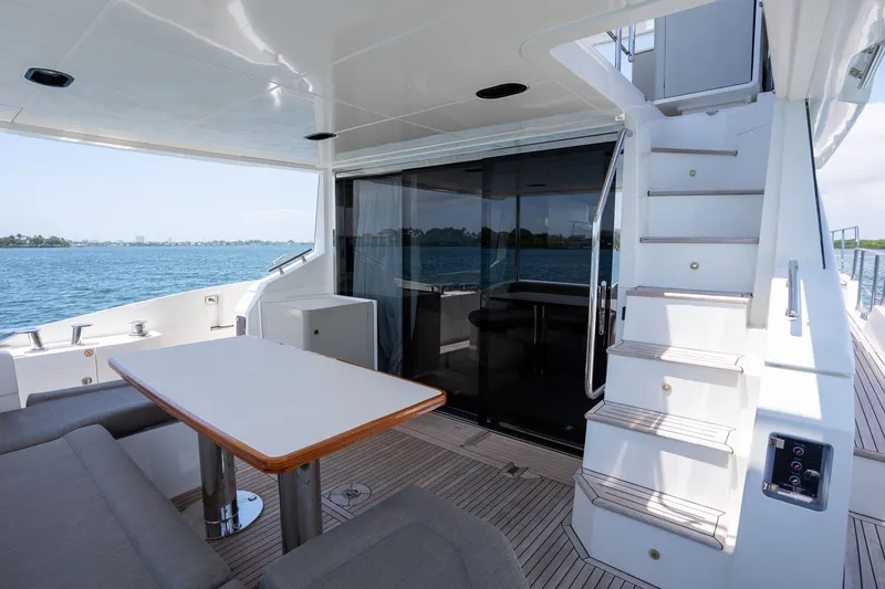 Slide: The Image of Azimut 60 2018 - 33