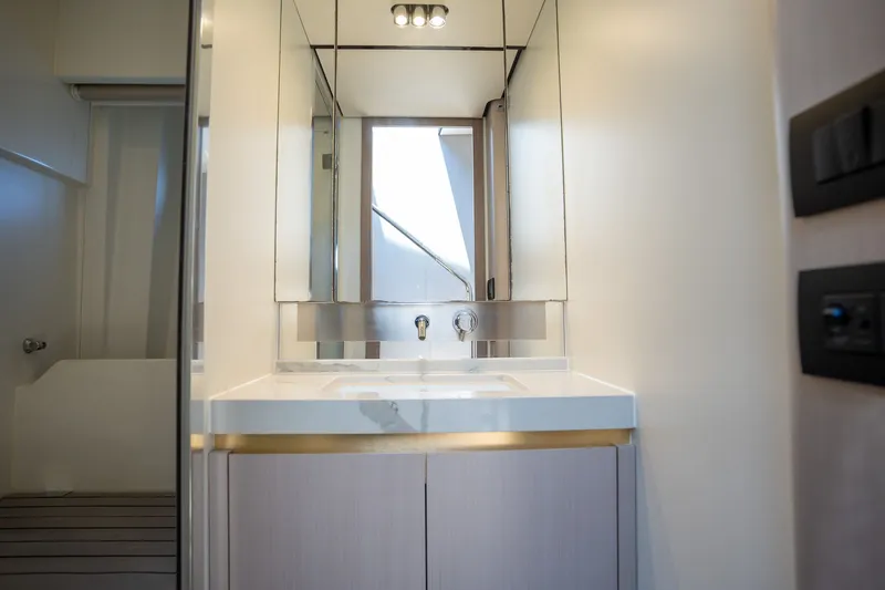 Slide: The Image of Azimut 60 2018 - 47