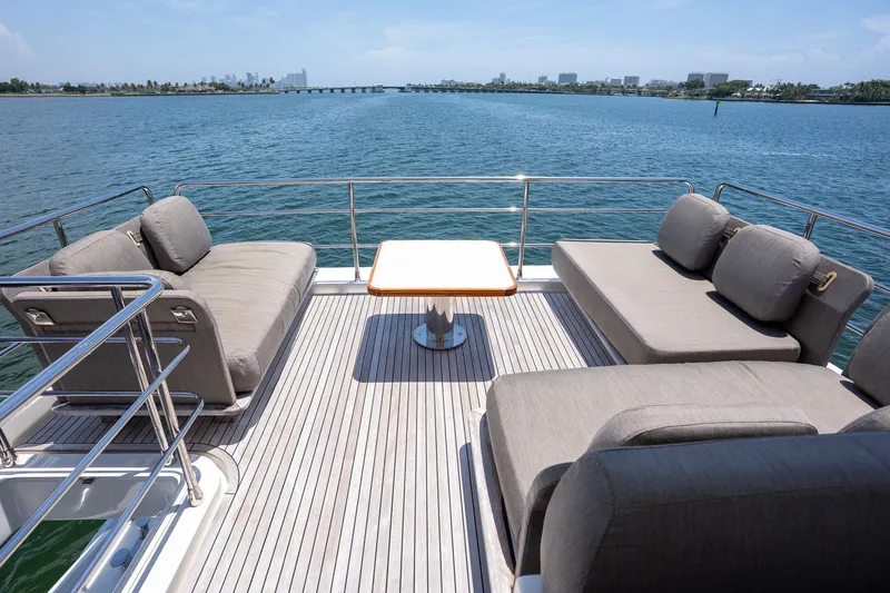 Slide: The Image of Azimut 60 2018 - 20