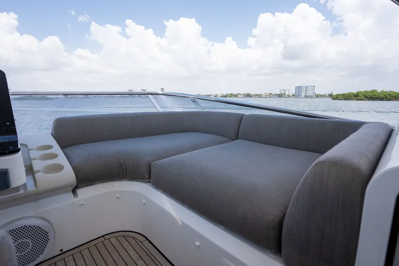 Slide: The Image of Azimut 60 2018 - 26