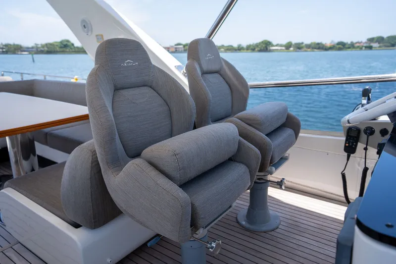 Slide: The Image of Azimut 60 2018 - 22