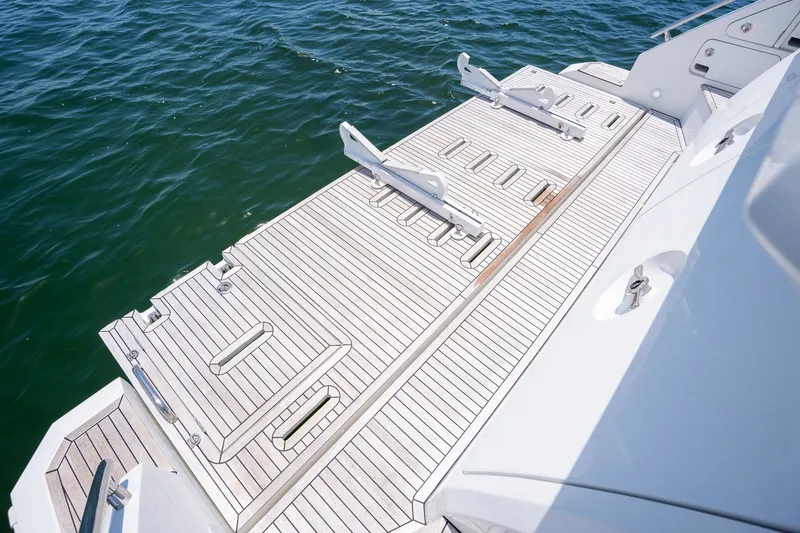 Slide: The Image of Azimut 60 2018 - 38