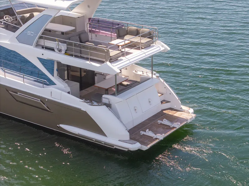 Slide: The Image of Azimut 60 2018 - 13