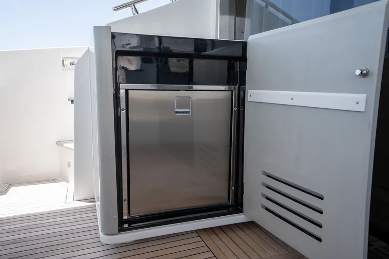 Slide: The Image of Azimut 60 2018 - 34