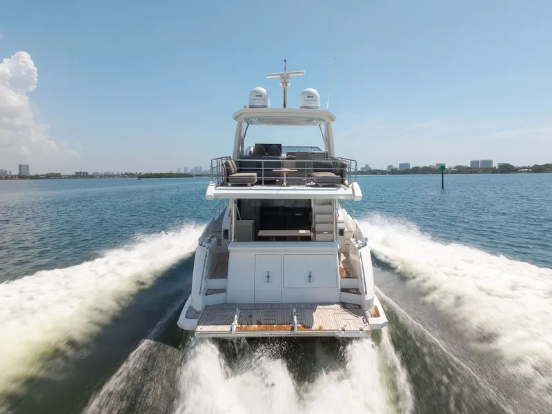 Slide: The Image of Azimut 60 2018 - 15