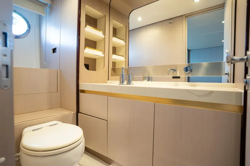 Slide: The Image of Azimut 60 2018 - 40