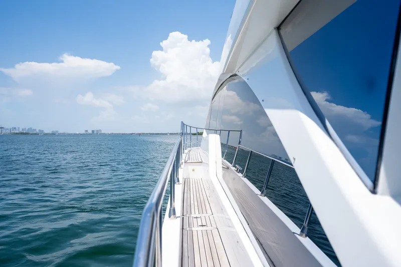 Slide: The Image of Azimut 60 2018 - 32