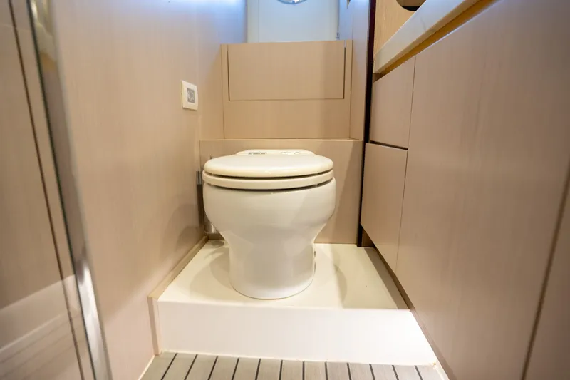 Slide: The Image of Azimut 60 2018 - 36