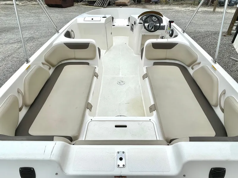 Slide: The Image of Interior of a 2017 Bayliner E21 boat with seating. - 17
