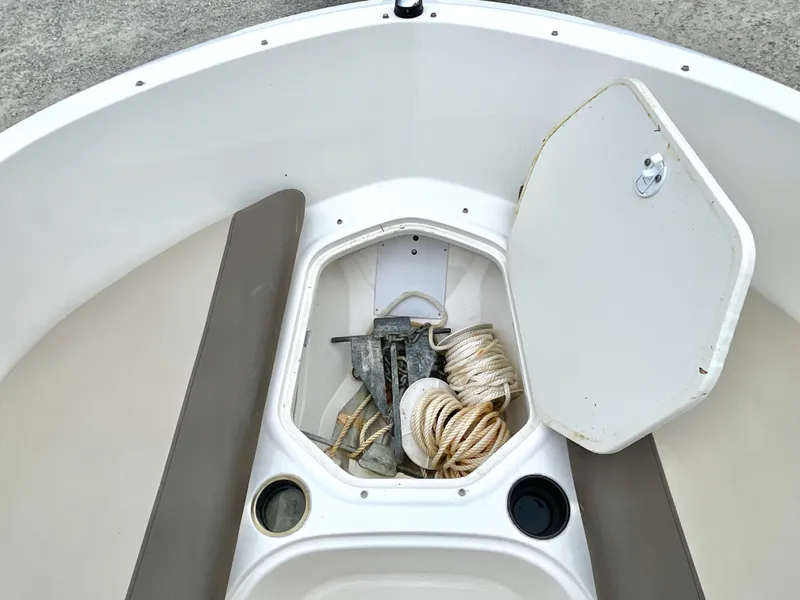 Slide: The Image of Storage compartment in Bayliner E21 boat with anchor and rope. - 19