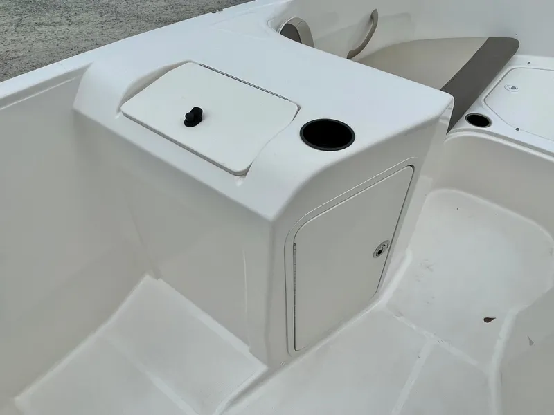Slide: The Image of Interior of a 2017 Bayliner E21 boat. - 28