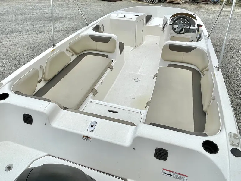 Slide: The Image of Interior view of a 2017 Bayliner E21 boat with seating. - 32