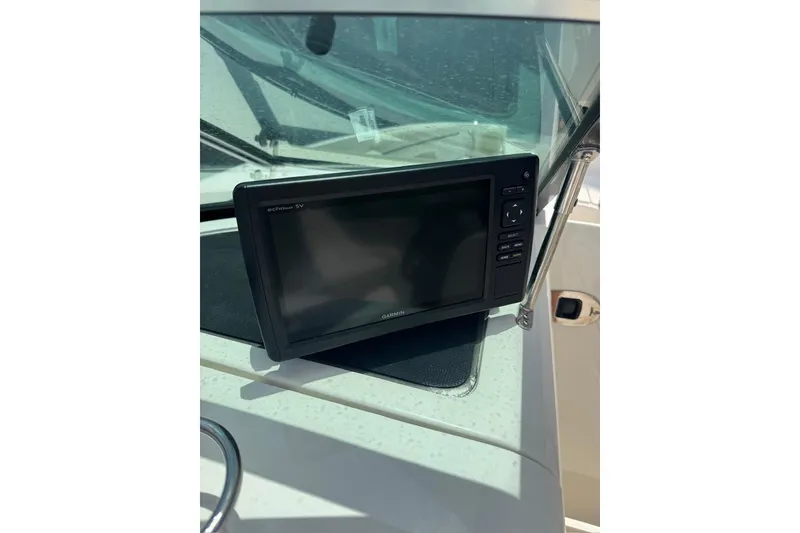 Slide: The Image of Garmin echomap SV on 2013 Sea Ray 280 Sundeck dashboard. - 17