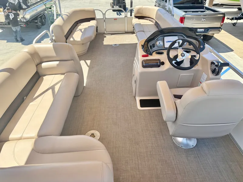 Slide: The Image of Interior of a 2017 Sun Tracker PARTY BARGE 24 DLX XP3 pontoon boat. - 10