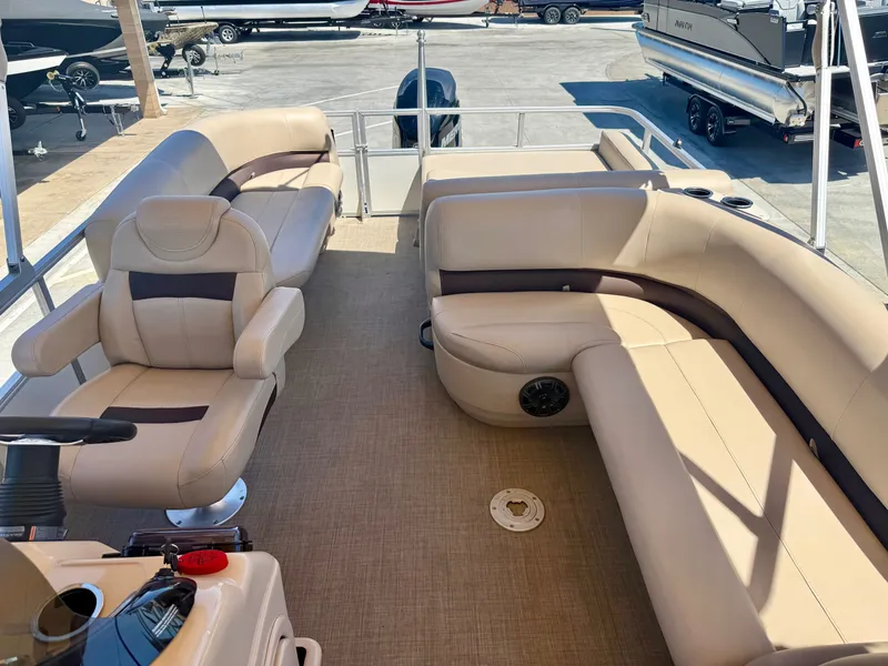 Slide: The Image of Interior of 2017 Sun Tracker PARTY BARGE 24 DLX XP3. - 11
