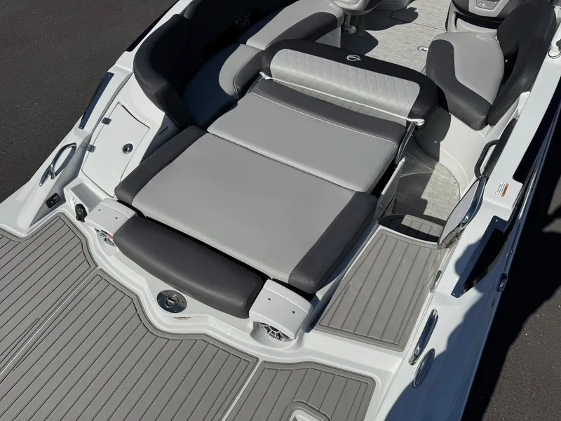 Slide: The Image of Crownline Boats 298 SS 2026 - 12