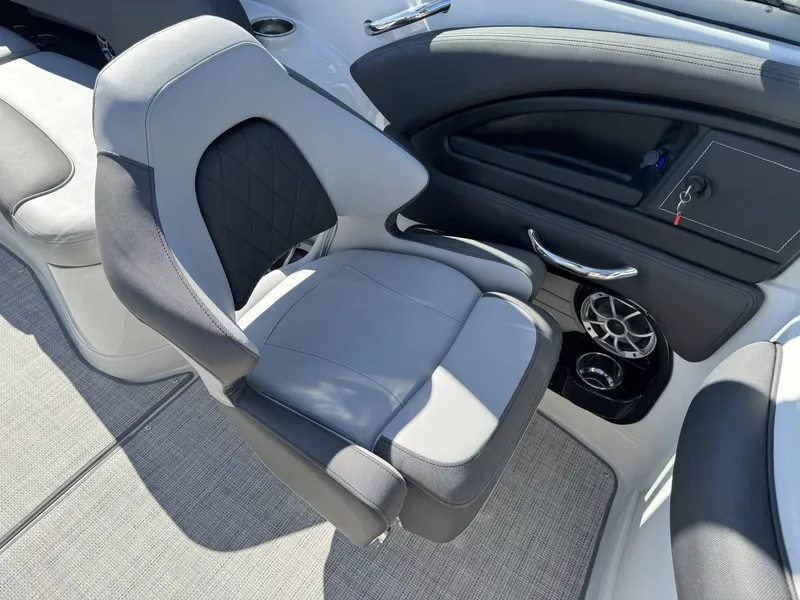 Slide: The Image of Crownline Boats 298 SS 2026 - 23