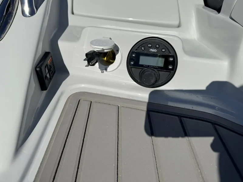 Slide: The Image of Crownline Boats 298 SS 2026 - 9