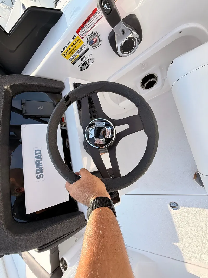 Slide: The Image of Stingray 20 SBX 2026 steering wheel with Simrad equipment. - 35