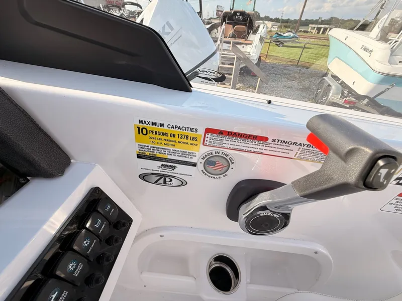 Slide: The Image of Interior view of 2026 Stingray 20 SBX boat with control lever. - 36