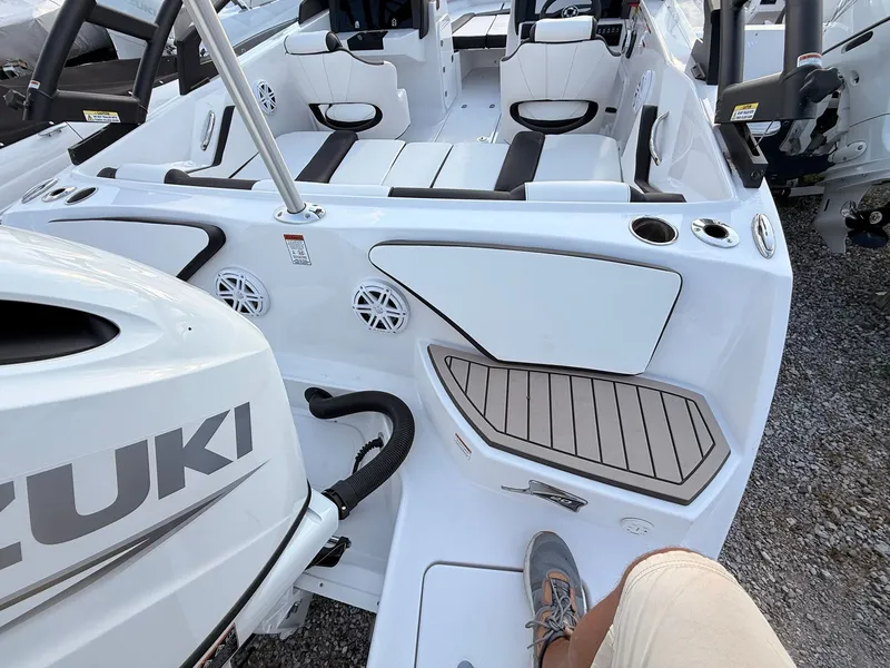 Slide: The Image of Interior of 2026 Stingray 20 SBX boat with Suzuki engine. - 39