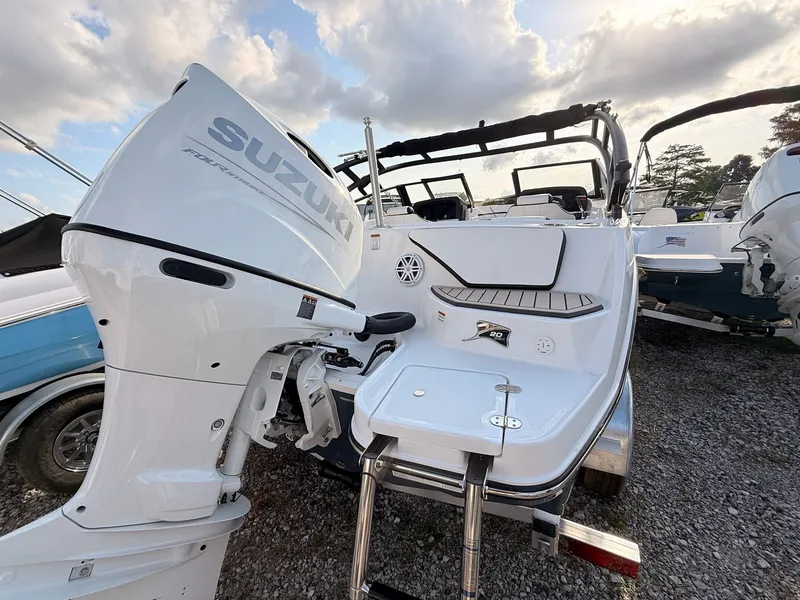 Slide: The Image of Stingray 20 SBX 2026 boat with Suzuki outboard motor. - 41