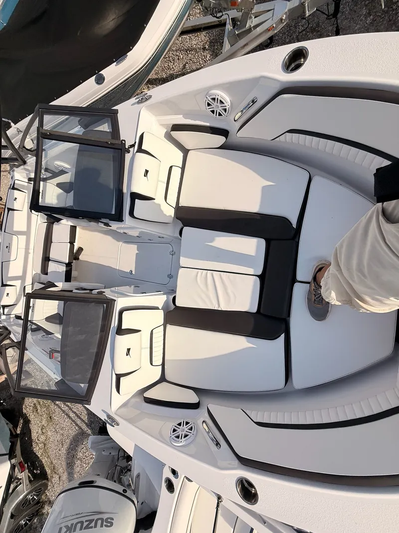 Slide: The Image of Stingray 20 SBX 2026 - 61