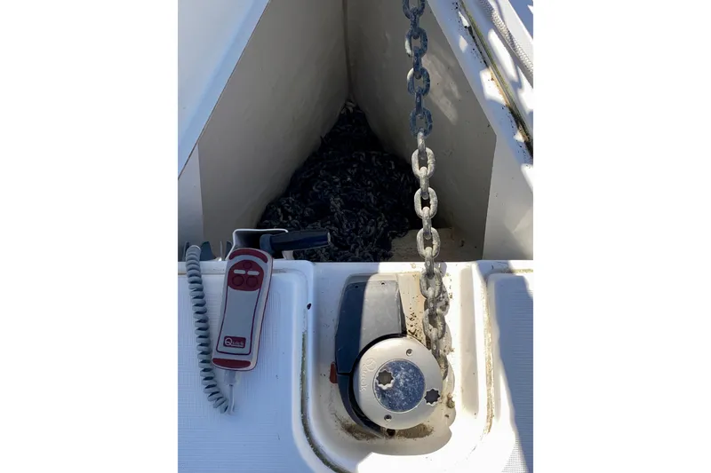 Slide: The Image of Electric Anchor windlass with Hand-held Remote. - 25