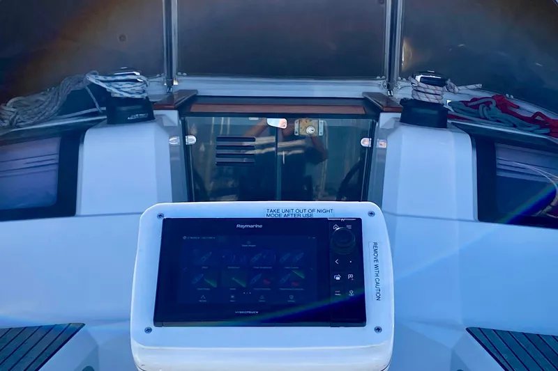 Slide: The Image of Raymarine. 9" Multifunction Touchscreen Display with WiFi.  - 32
