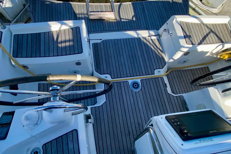 Slide: The Image of Walk-thru Transom with Fold-down Swim Platform and telescopic boarding ladder. - 33