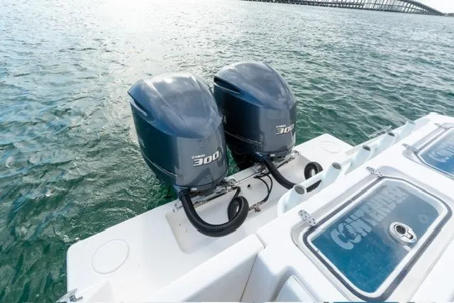 Slide: The Image of Twin Yamaha 300 engines on a 2019 Contender 32 ST boat in open water. - 6