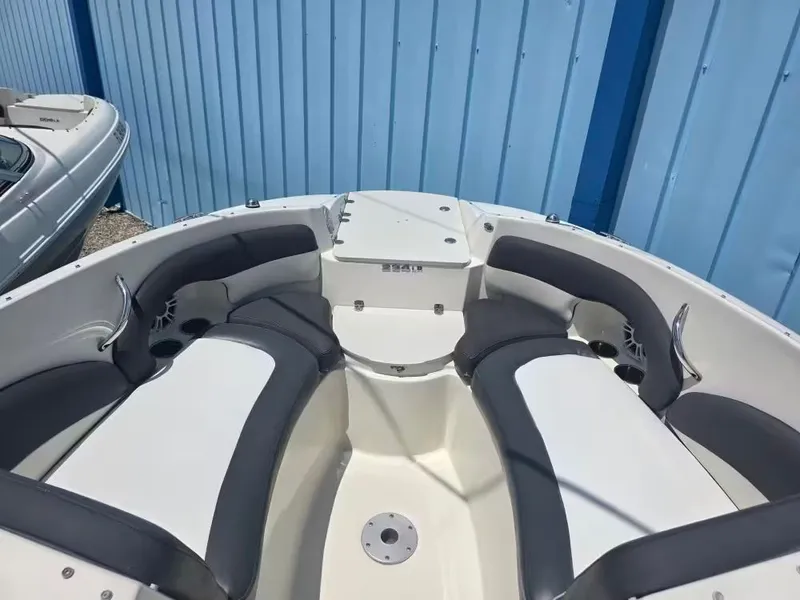 Slide: The Image of Stingray 234 LR 2018 - 10