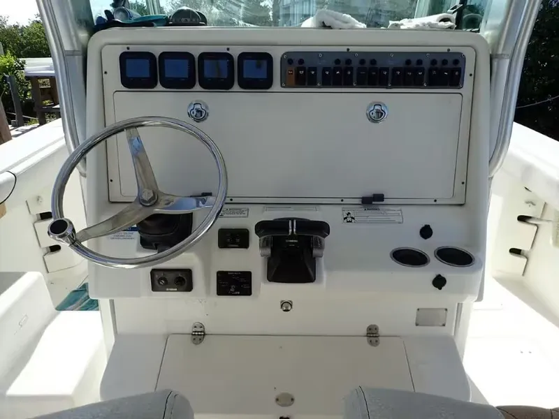 Slide: The Image of World Cat 320 Center Console 2014 - 11